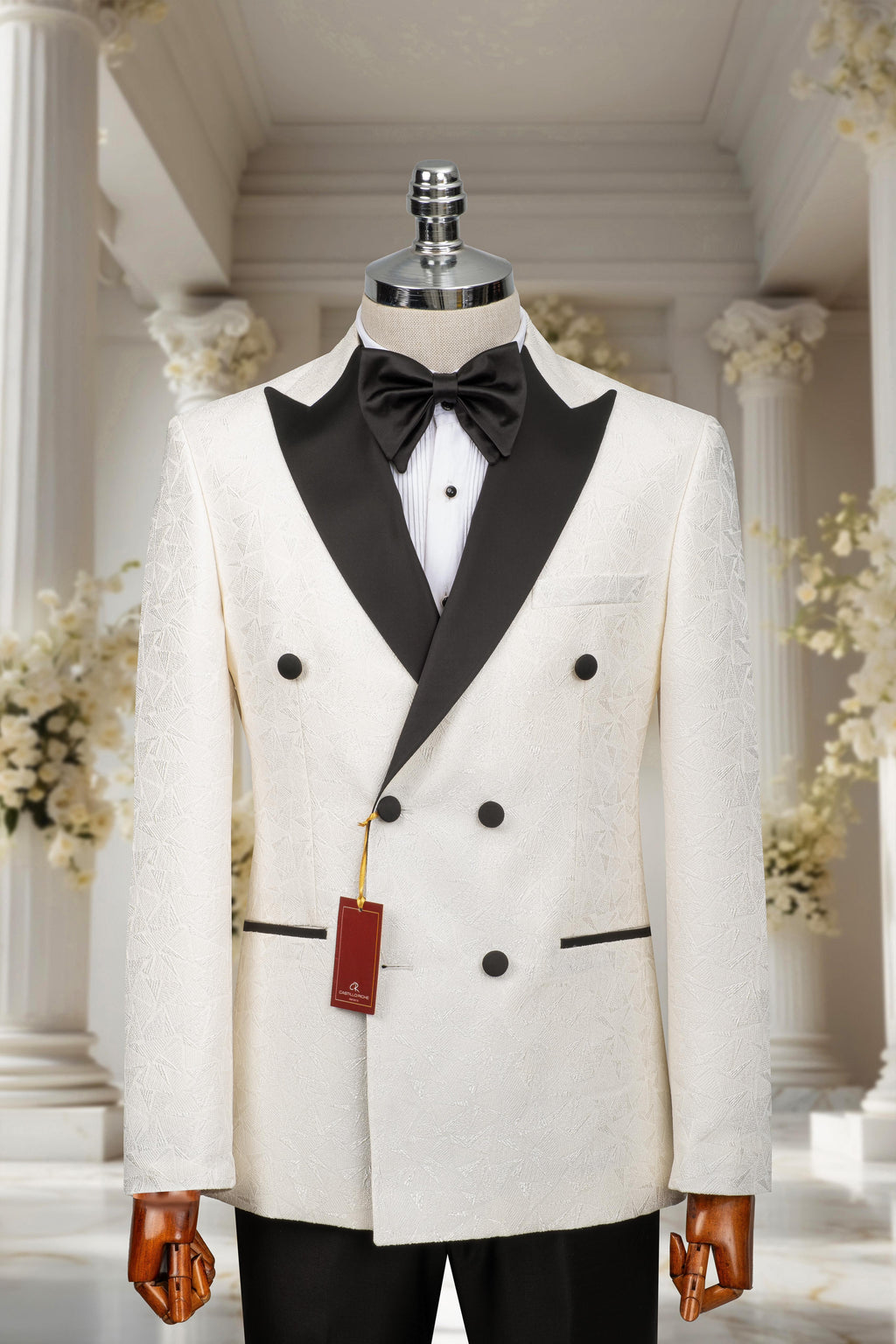 WHITE DOUBLE BREASTED TUXEDO