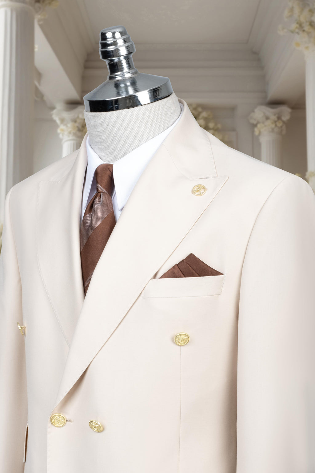 DOUBLE BREASTED SUIT OFF WHITE GOLD BUTTON
