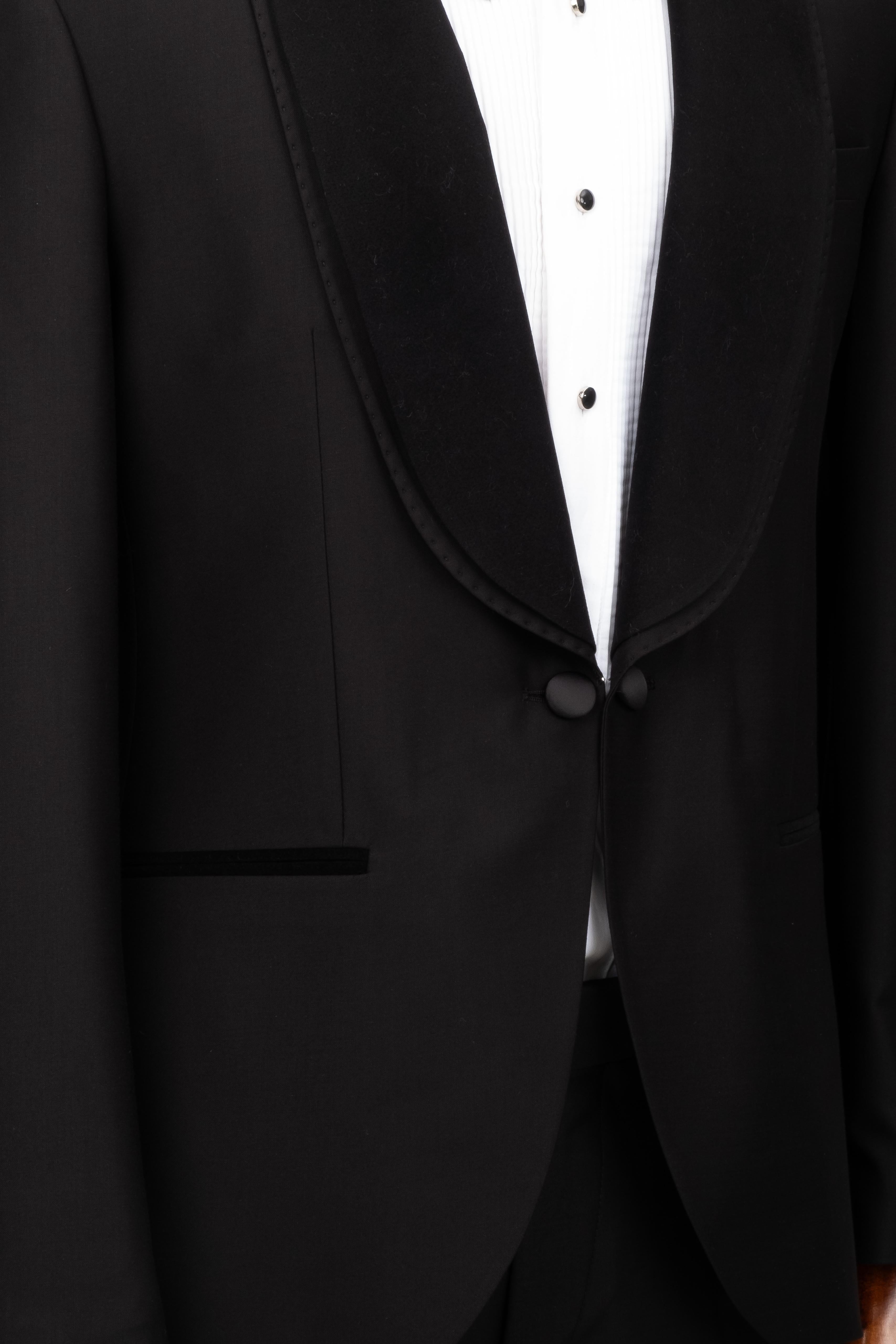 BLACK TUXEDO