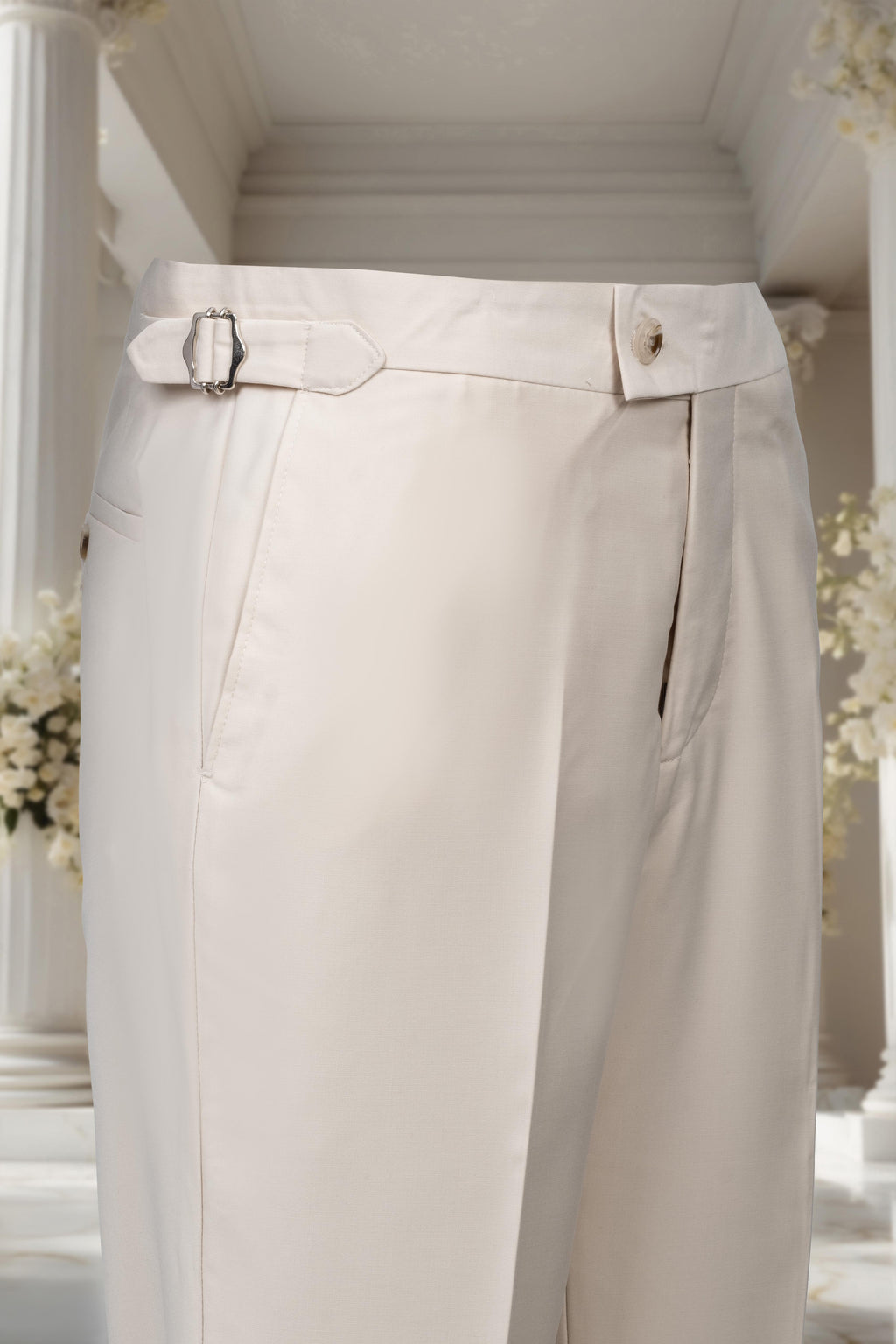 DOUBLE BREASTED SUIT OFF WHITE GOLD BUTTON