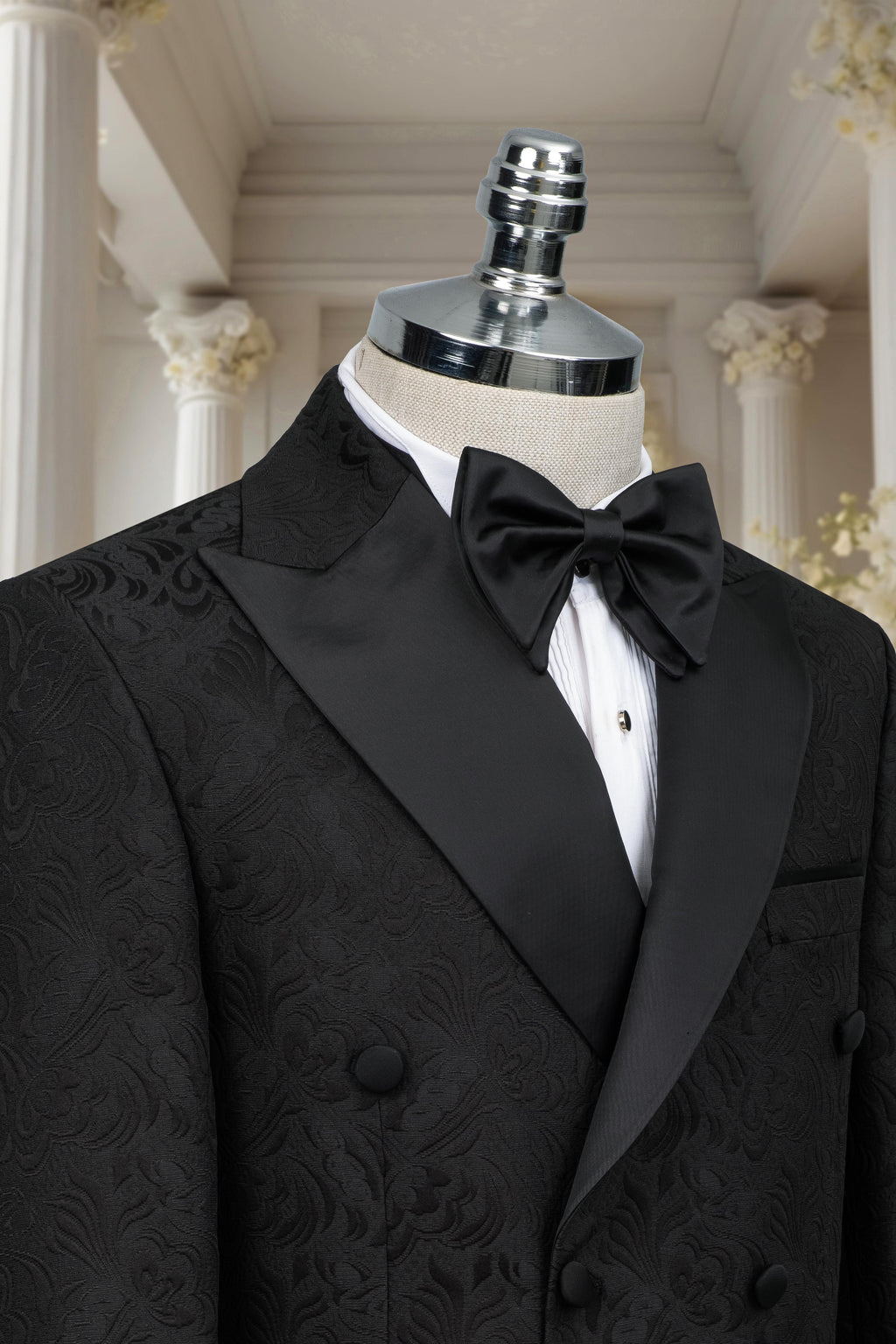 BLACK JACQUARD TUXEDO
