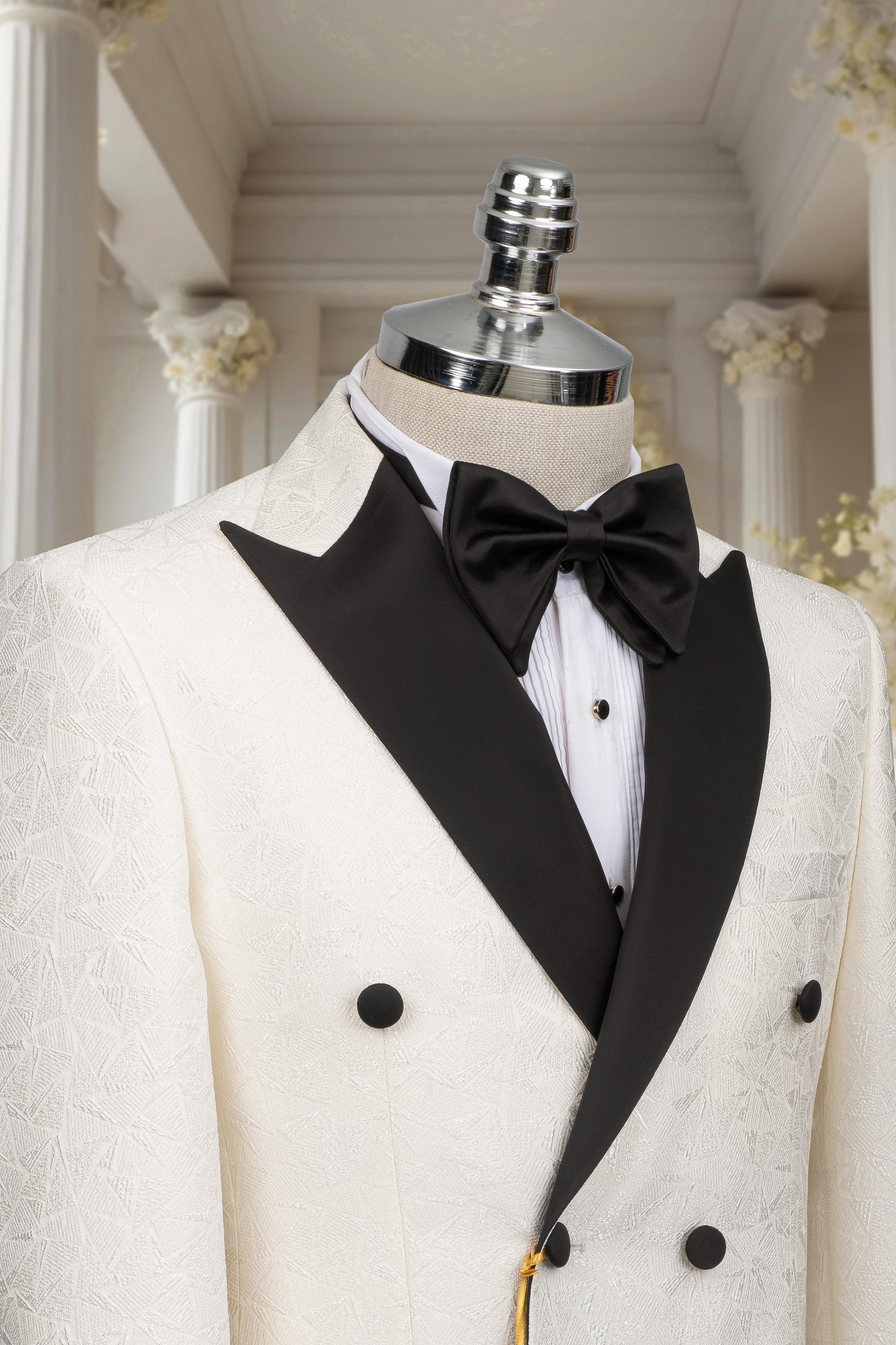 WHITE DOUBLE BREASTED TUXEDO