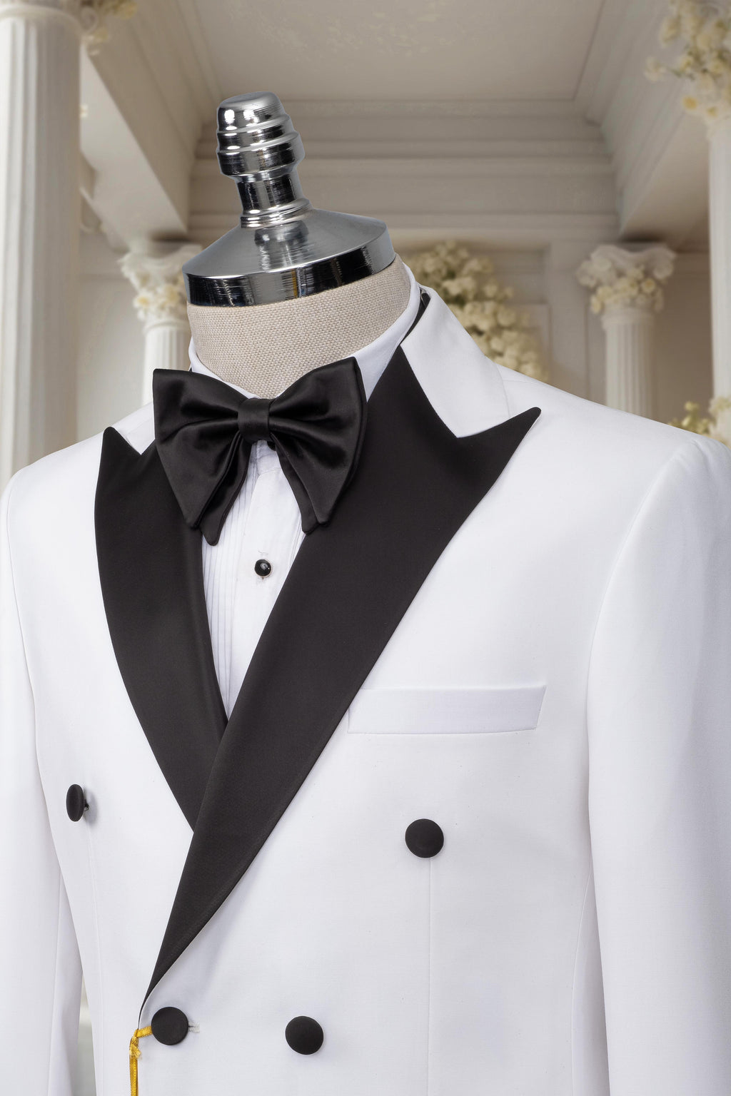 WHITE DOUBLE BREASTED TUXEDO