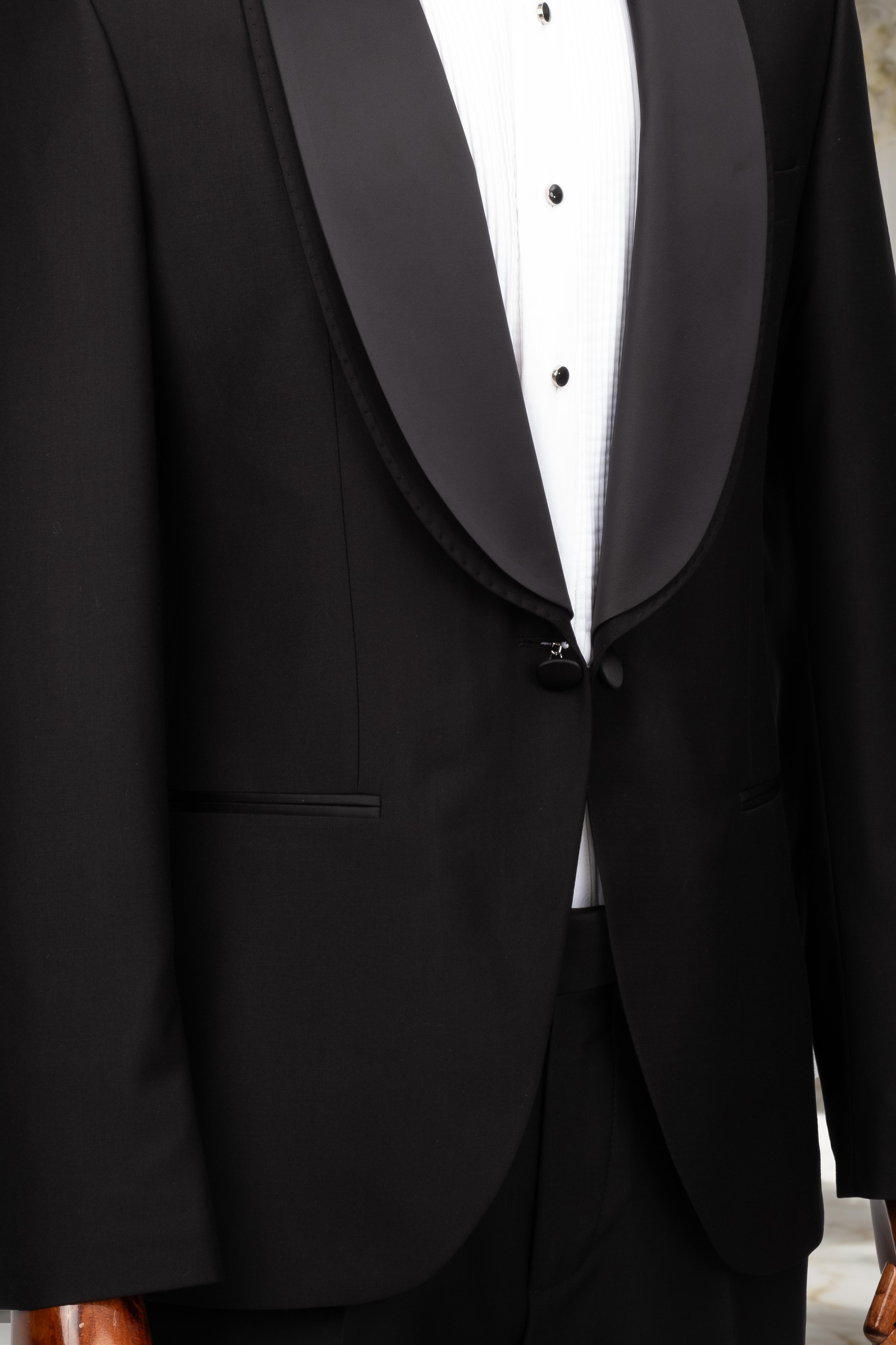 BLACK TUXEDO