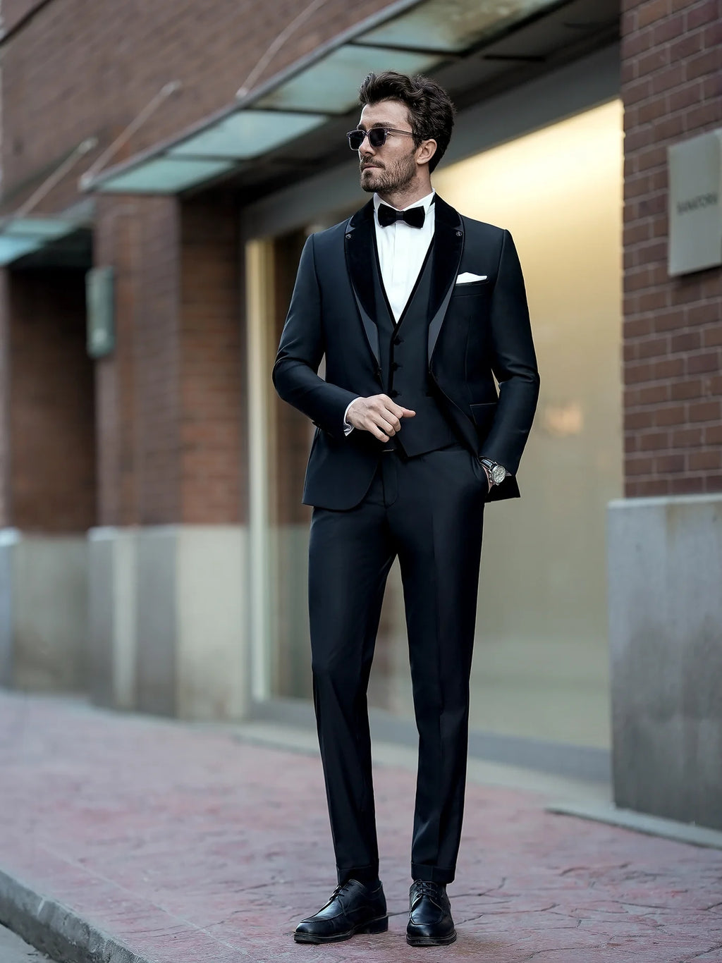 BLACK TUXEDO
