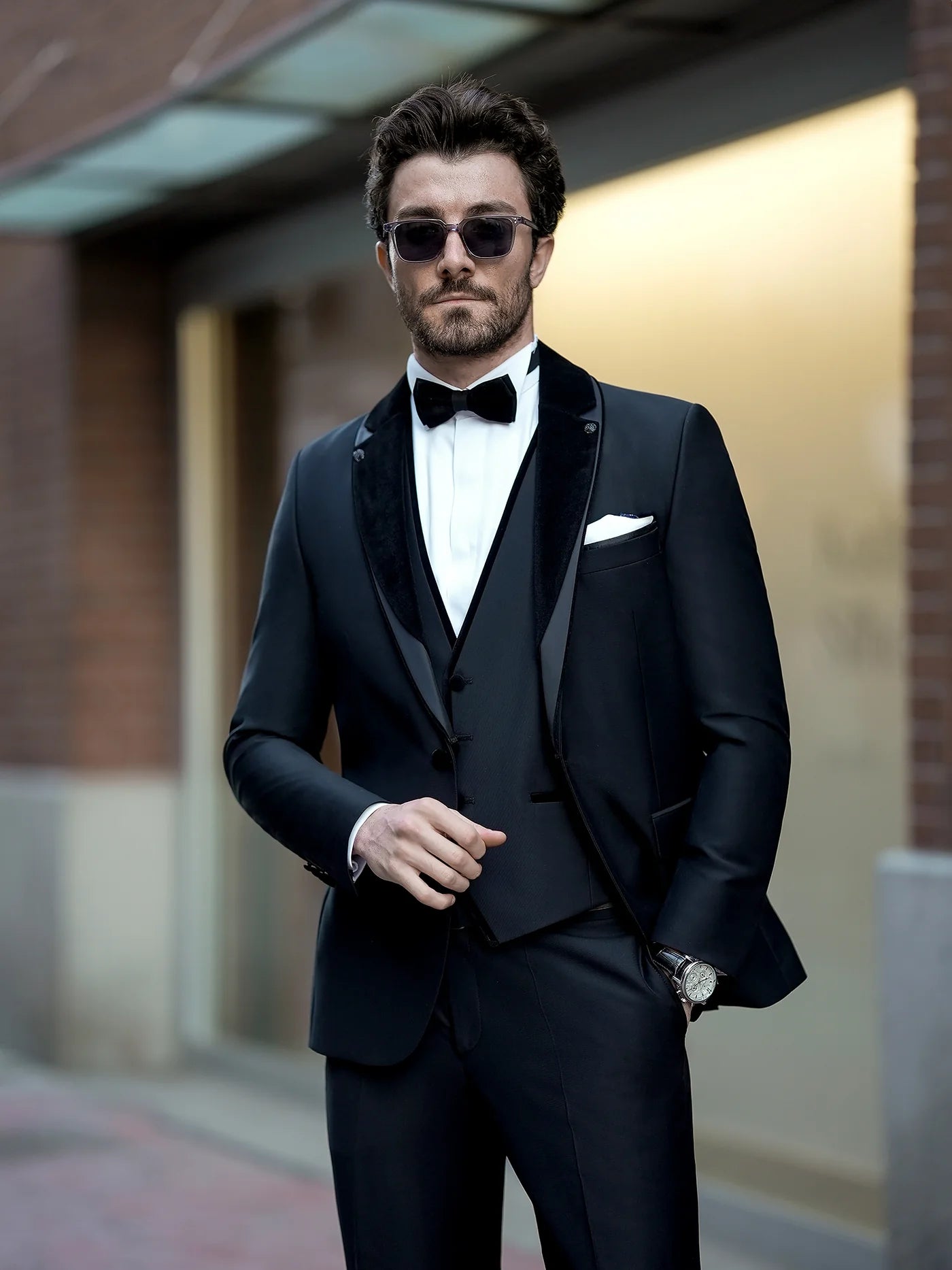 BLACK TUXEDO