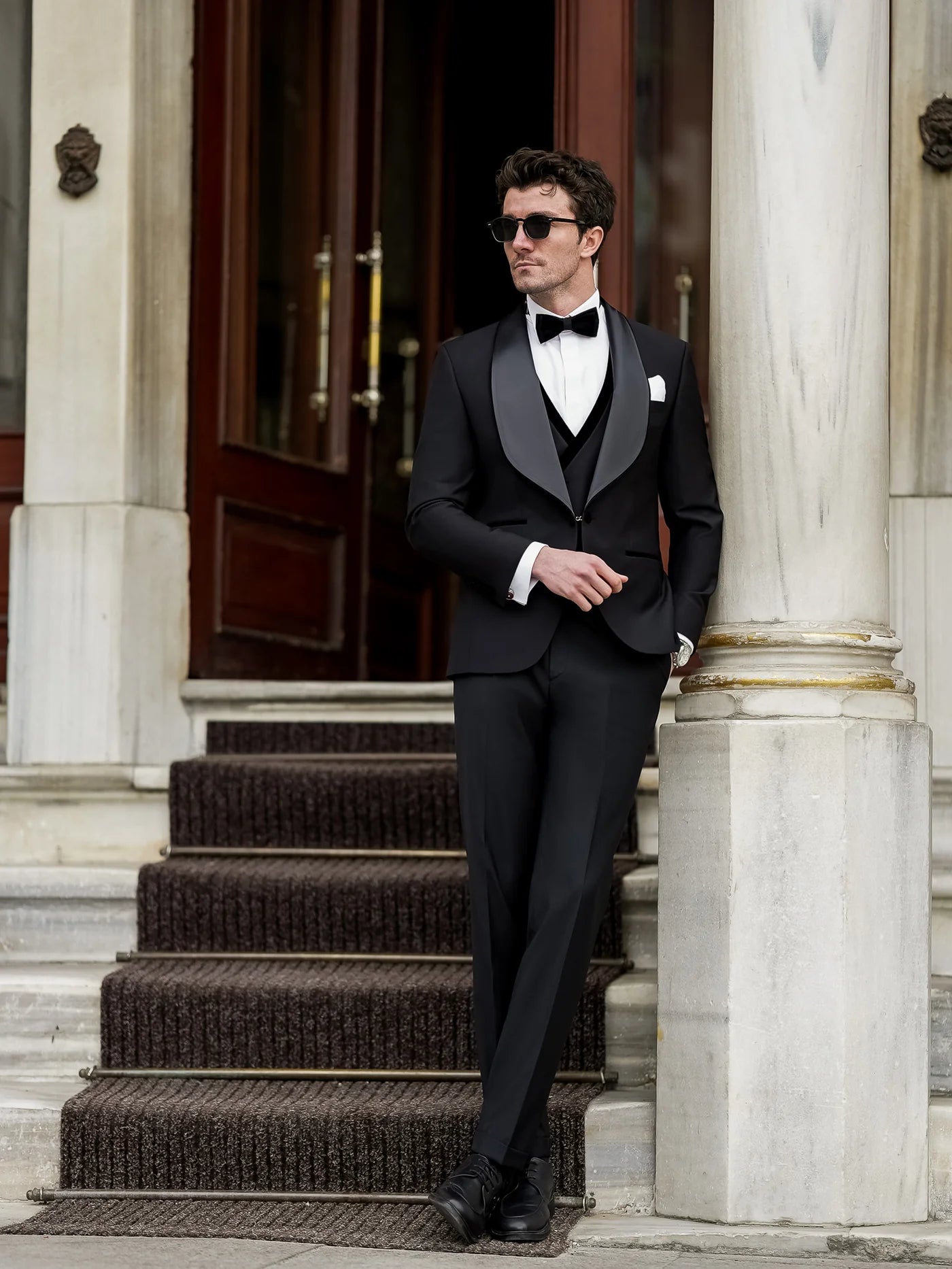 BLACK TUXEDO