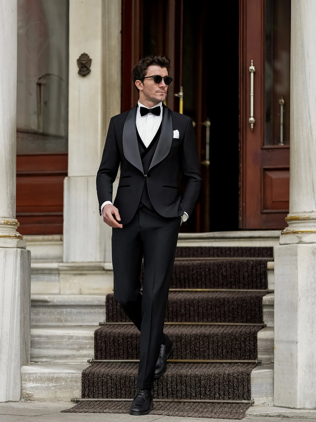BLACK TUXEDO
