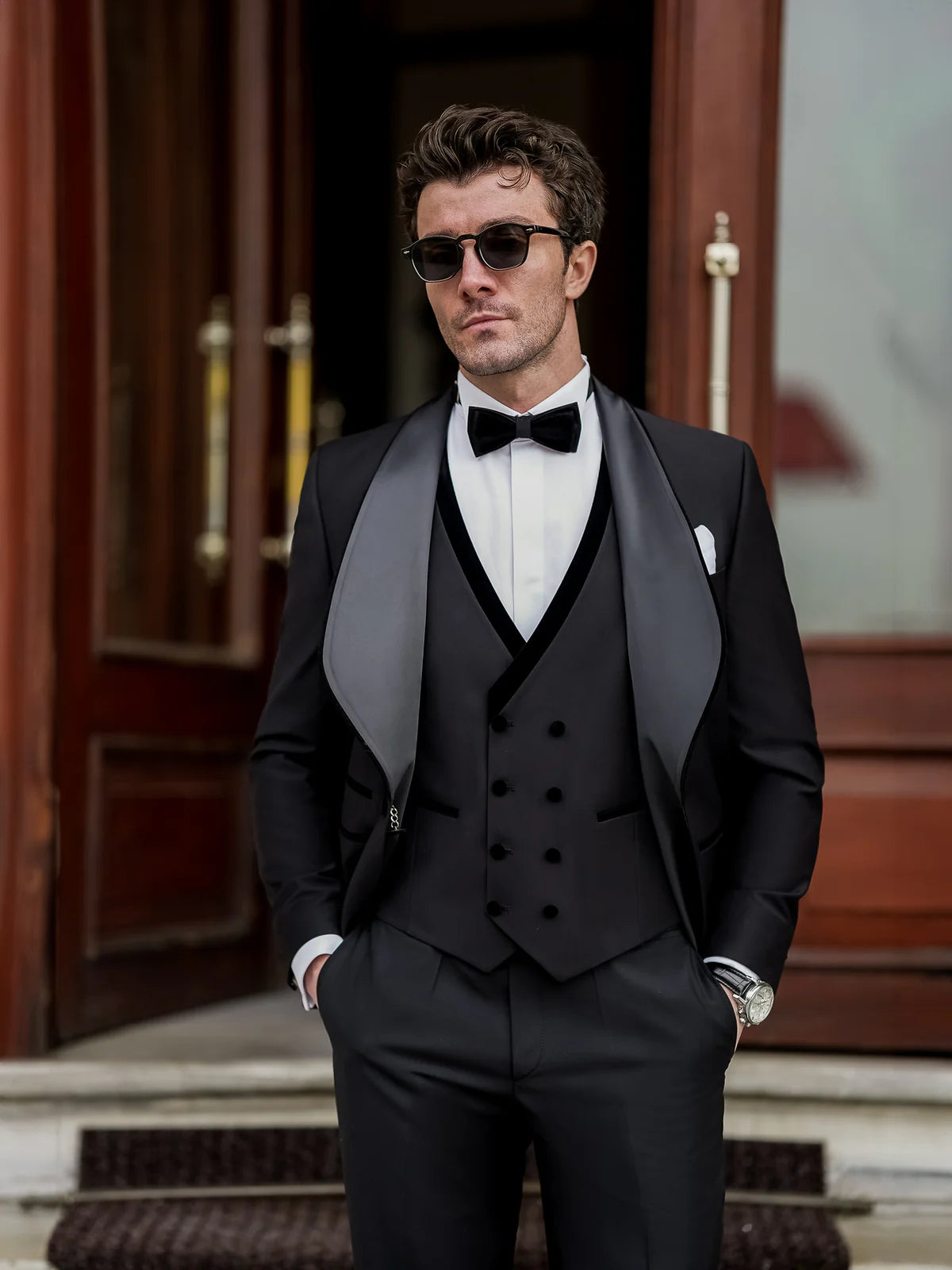 BLACK TUXEDO