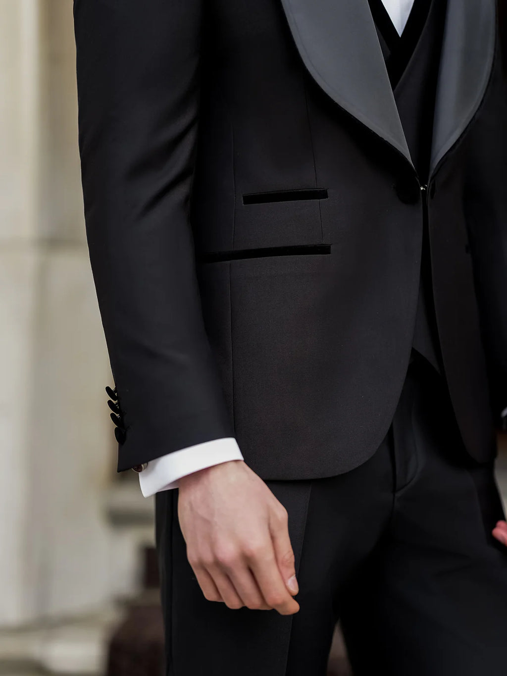 BLACK TUXEDO