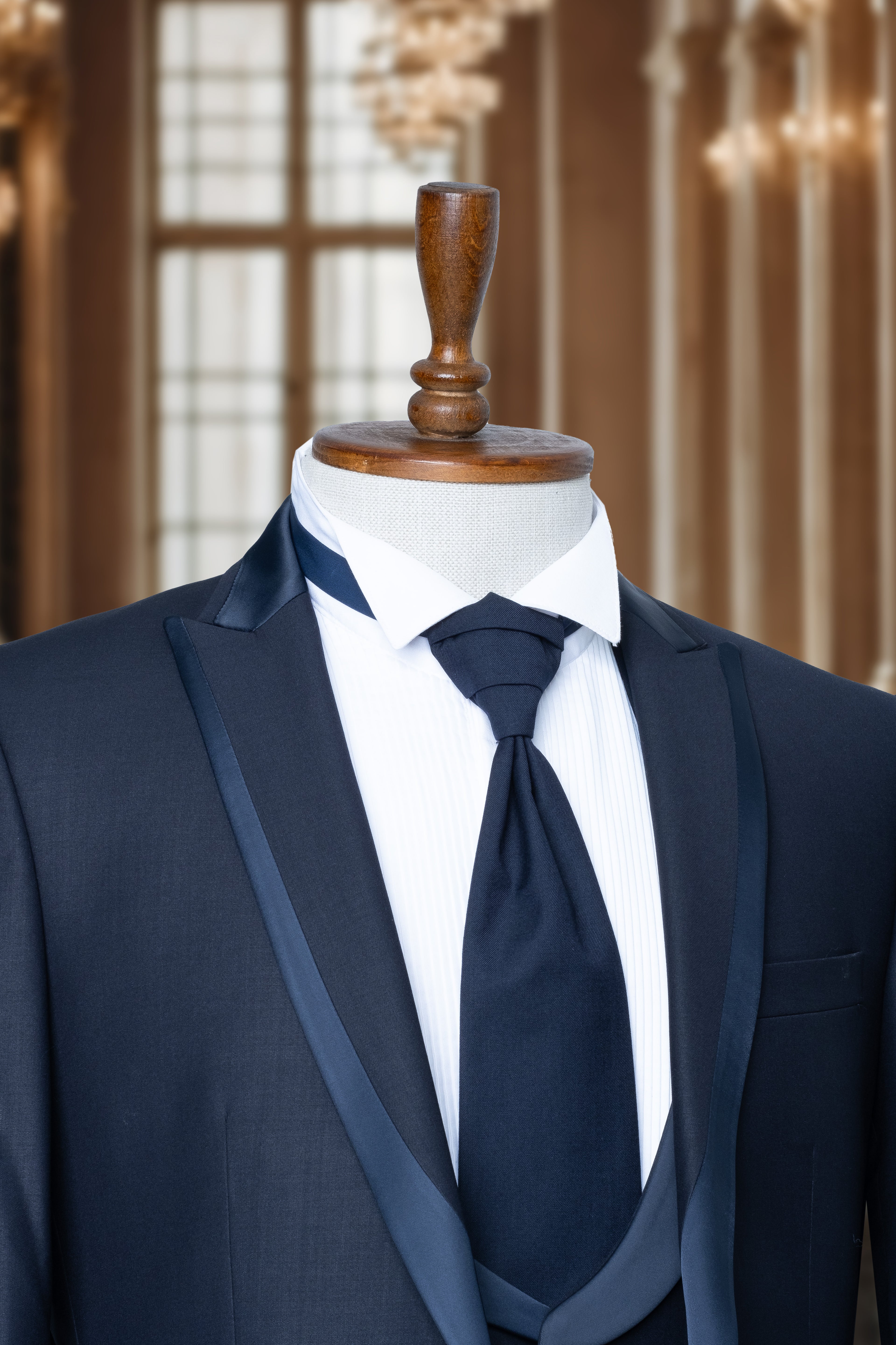NAVY BLUE TUXEDO