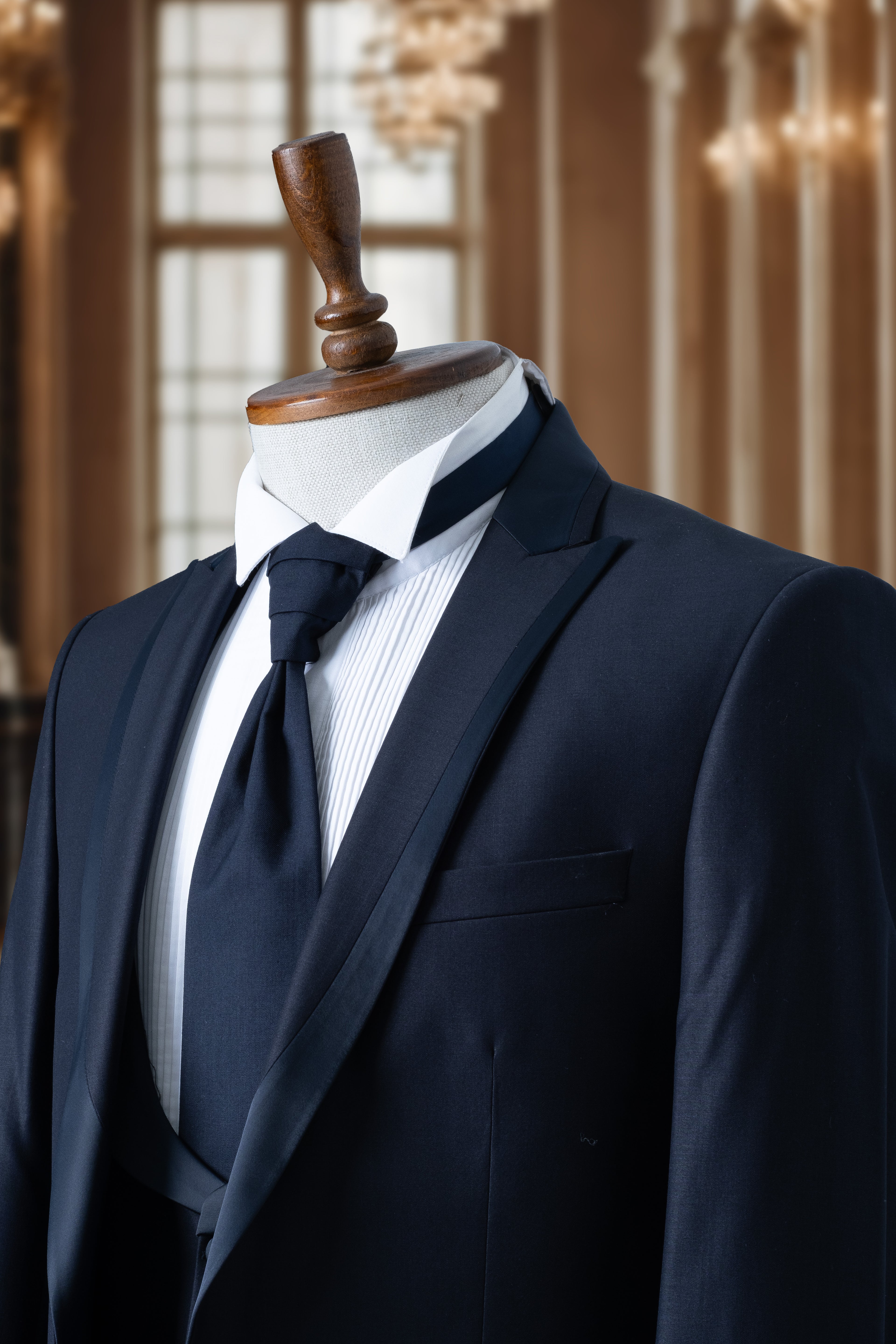 NAVY BLUE TUXEDO