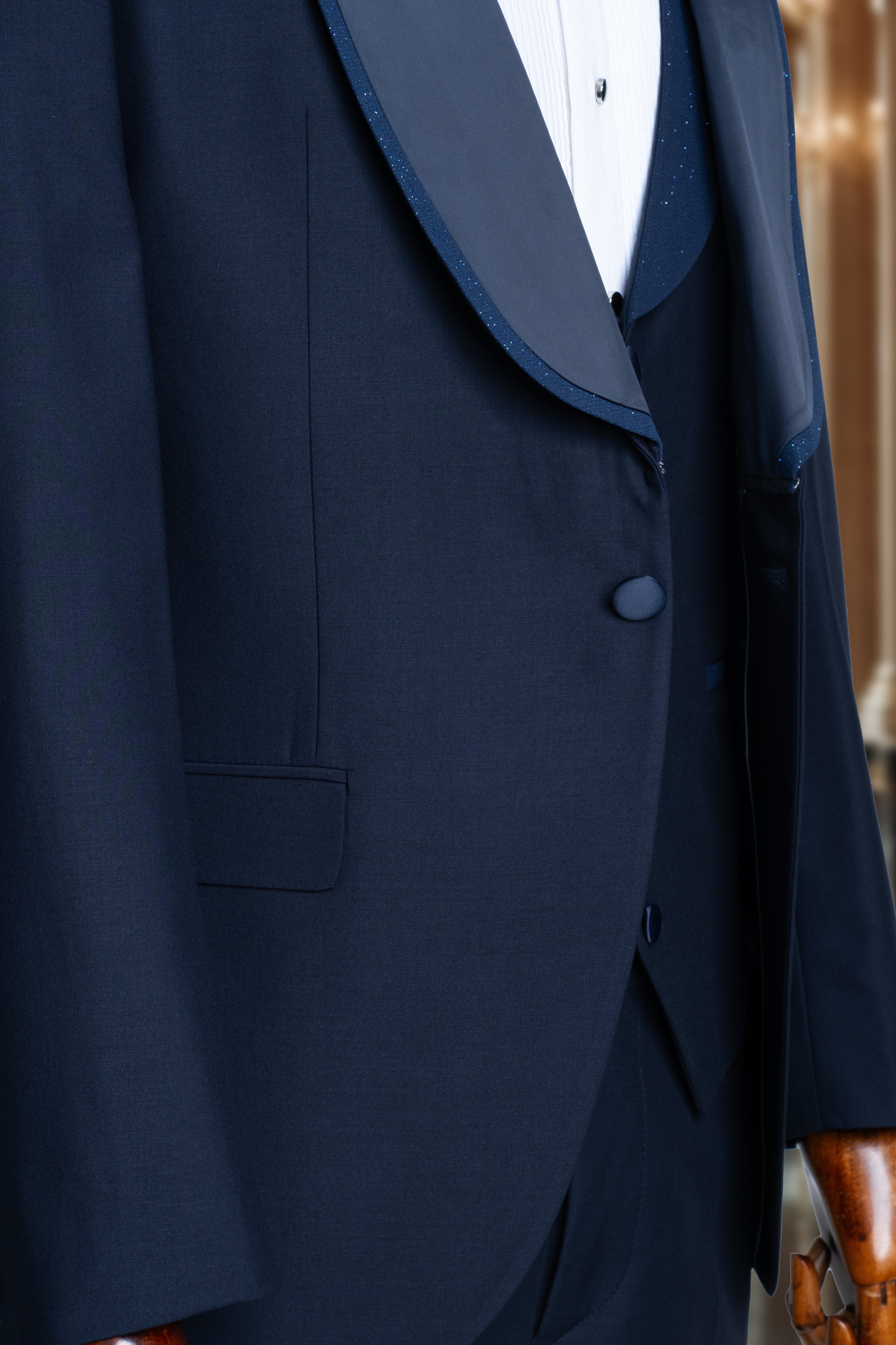 NAVY BLUE TUXEDO