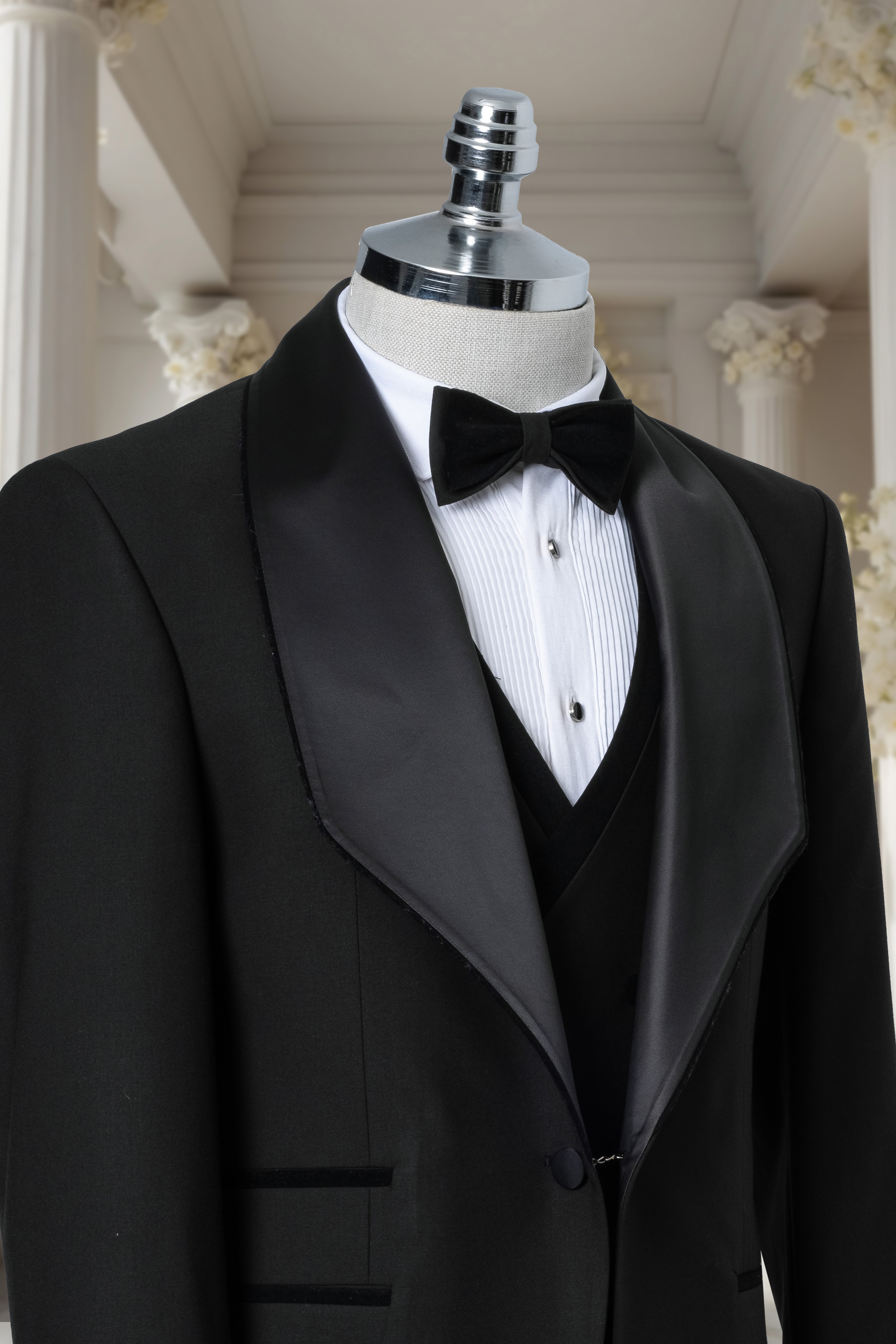 BLACK TUXEDO