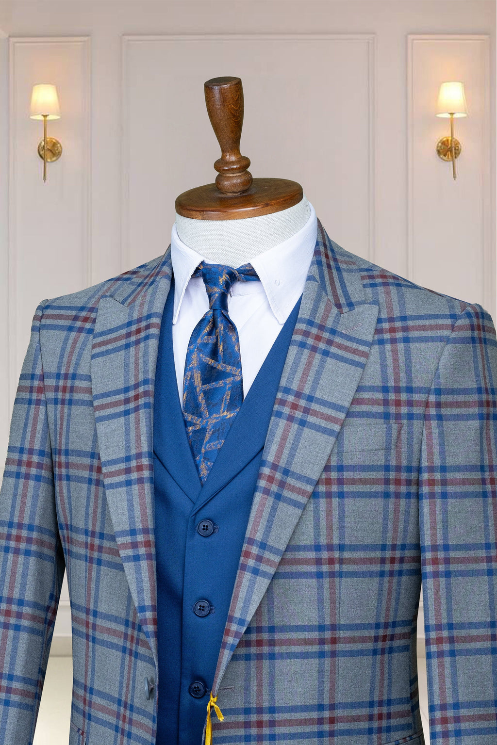 Gray Color Men’s Suit , Three Piece Peak Lapel, Flap Pocket, Men's Suit