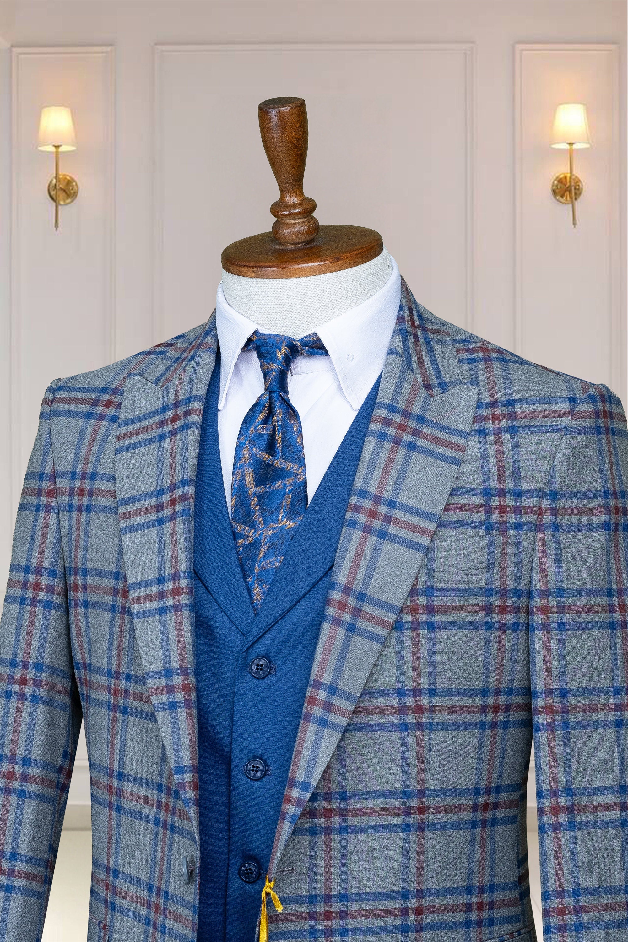 Gray Color Men’s Suit , Three Piece Peak Lapel, Flap Pocket, Men's Suit