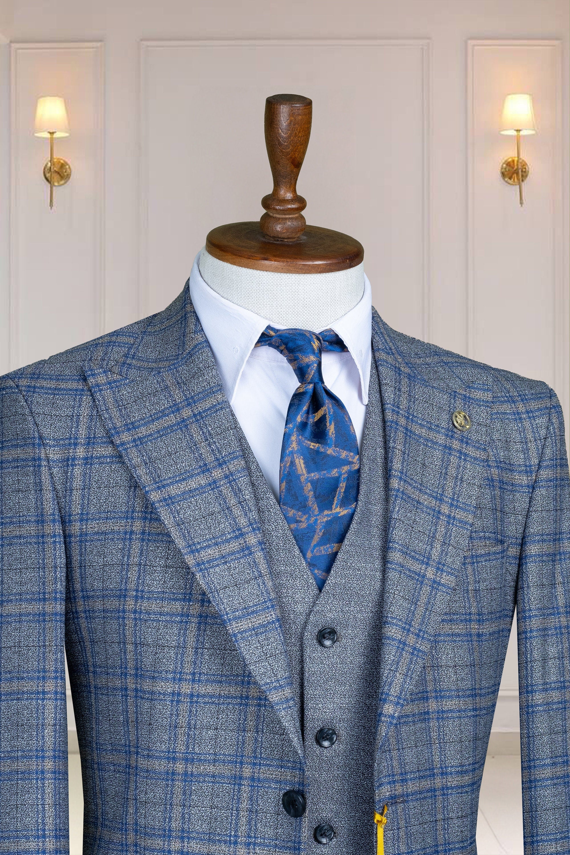 Gray Color Men’s Suit , Three Piece Peak Lapel, Flap Pocket, Men's Suit