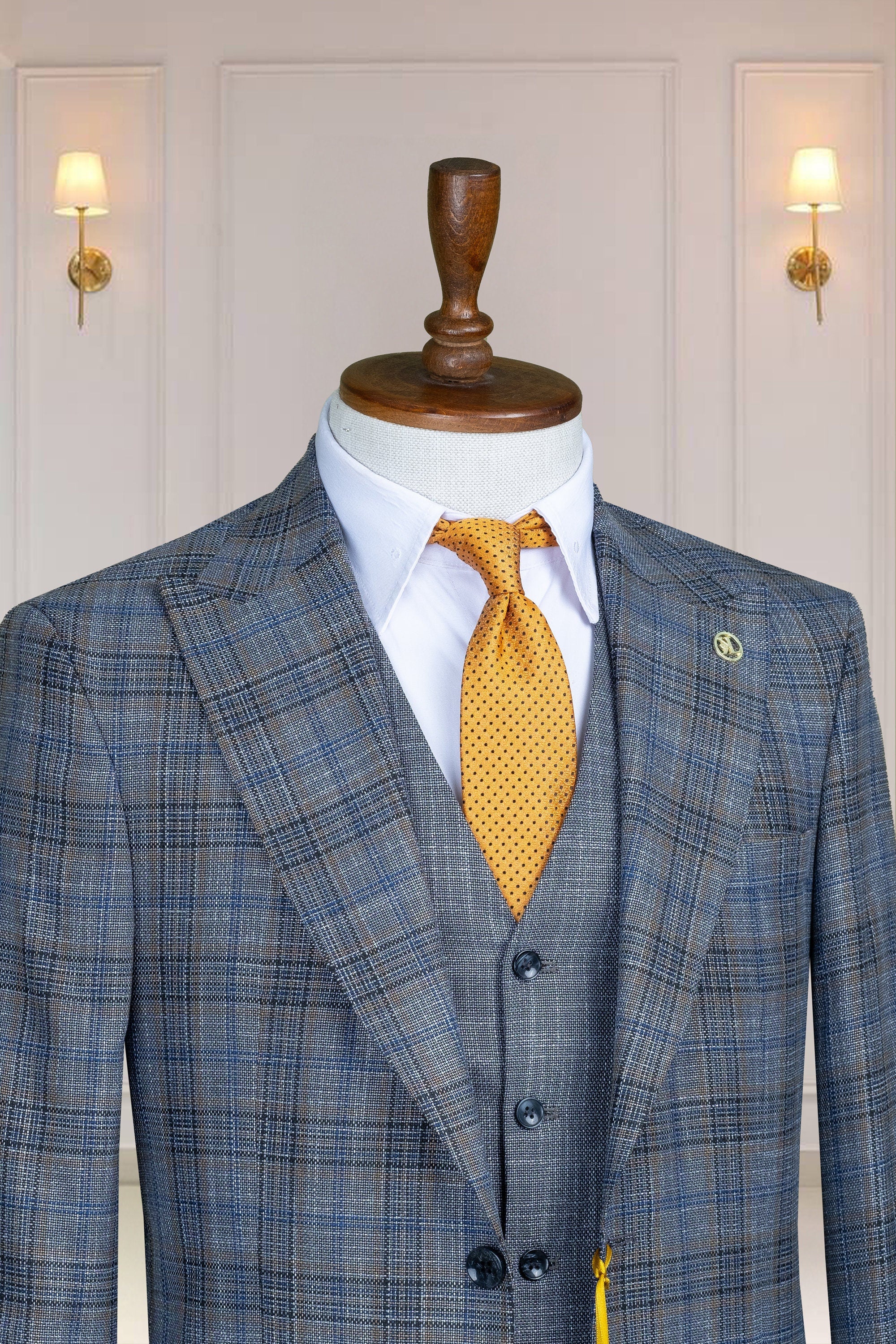 Gray Color Men’s Suit , Three Piece Peak Lapel, Flap Pocket, Men's Suit