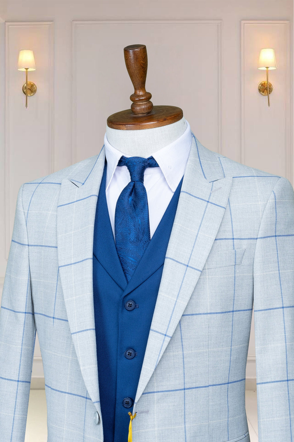 Gray Color Men’s Suit , Three Piece Peak Lapel, Flap Pocket, Men's Suit