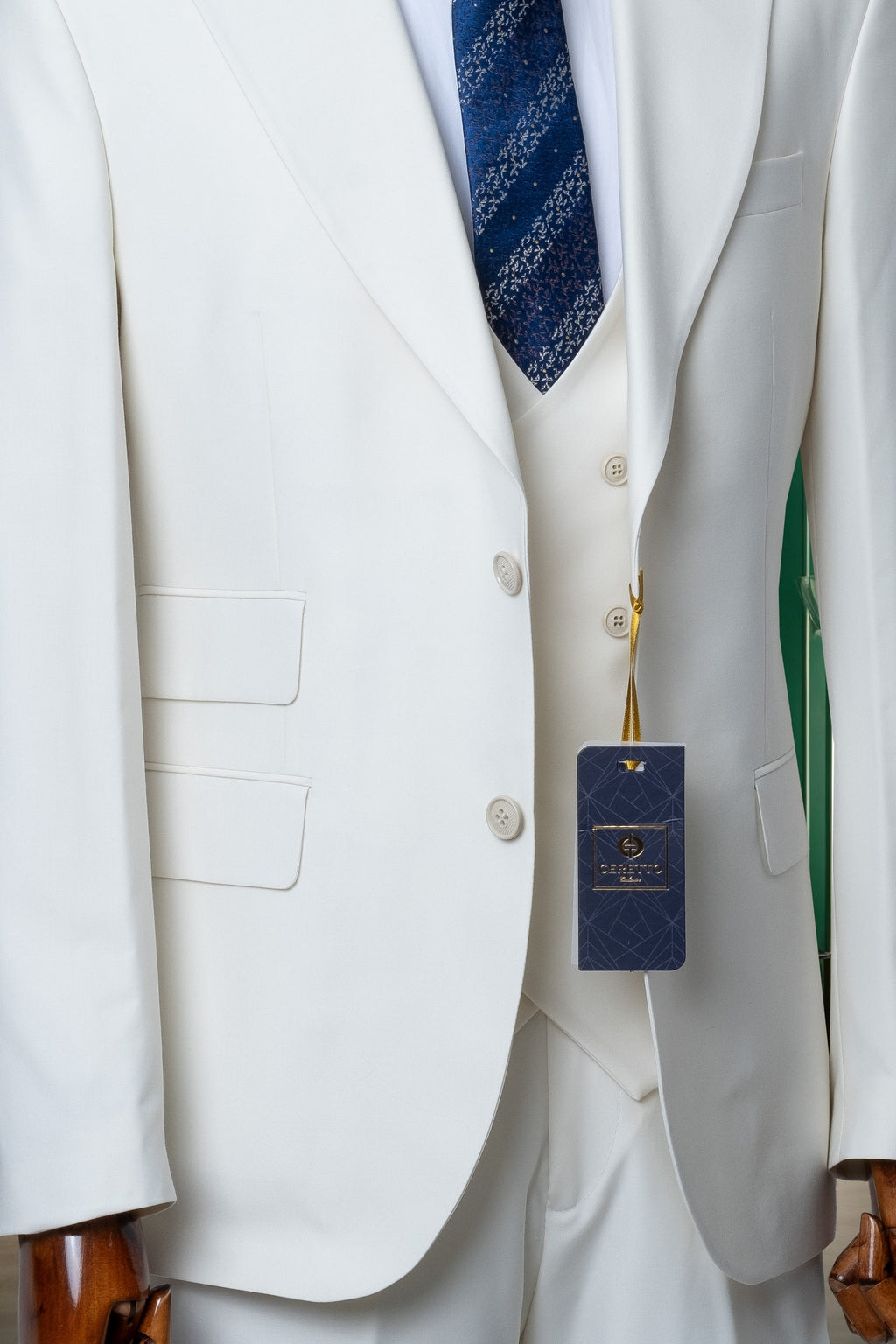 White Color Men’s Suit , Three Piece Peak Lapel, Two Button , Flap Pocket, Men's Suit