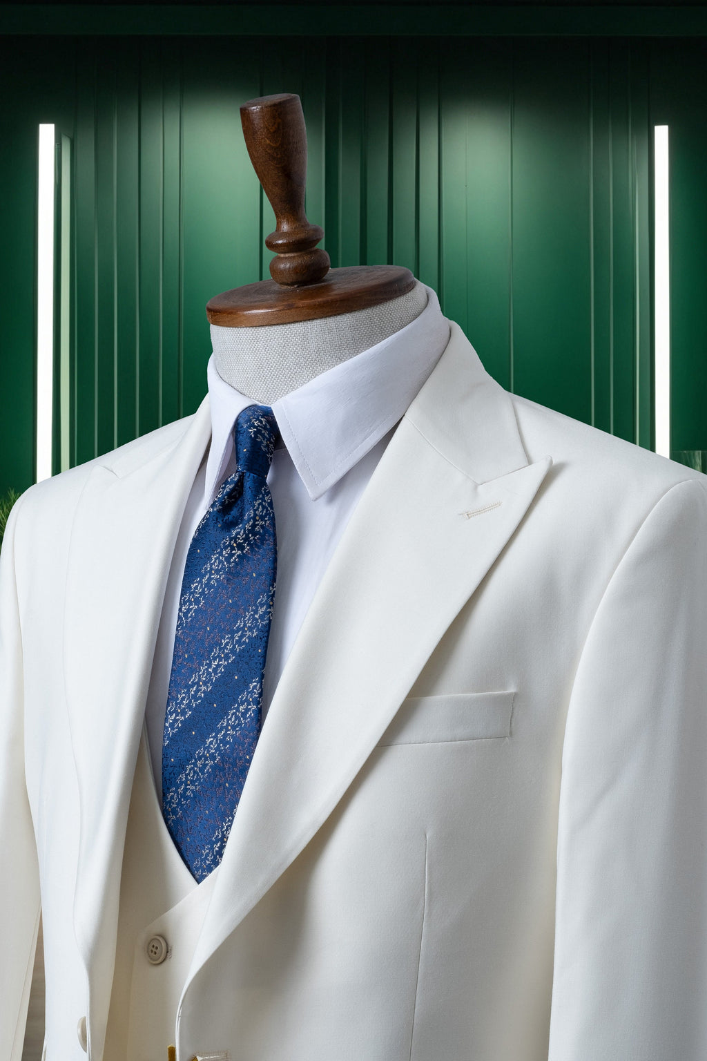 White Color Men’s Suit , Three Piece Peak Lapel, Two Button , Flap Pocket, Men's Suit