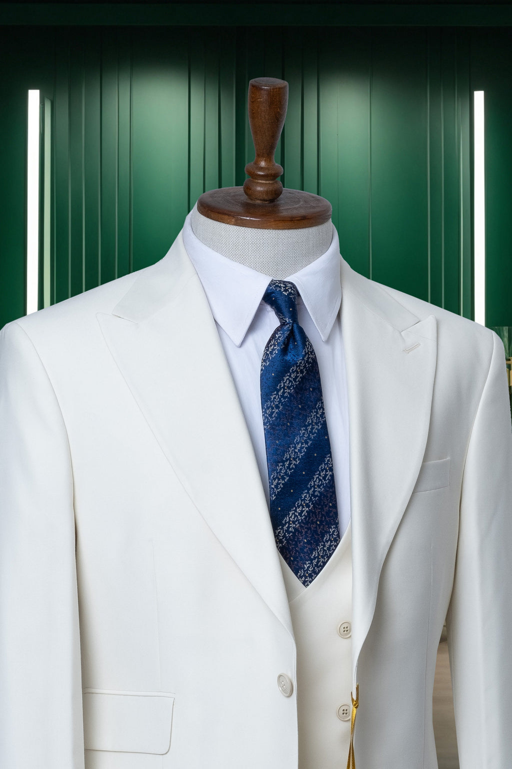 White Color Men’s Suit , Three Piece Peak Lapel, Two Button , Flap Pocket, Men's Suit